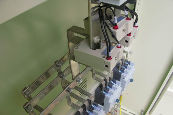 双滦配电柜-应急照明配电柜使用对工作人员的具